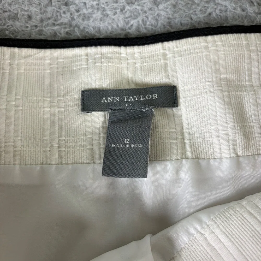 Ann Taylor Ivory Cream Textured Mini Skirt Black Trim Career Size 12